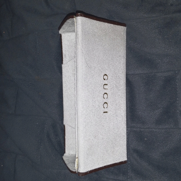 GUCCI Sunglasses Holder - Picture 3 of 6
